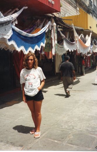 Mercado Central de Fortaleza, Brasil, eligiendo hamaca para el viaje en barco por el río Amazonas. Enero de 1993.